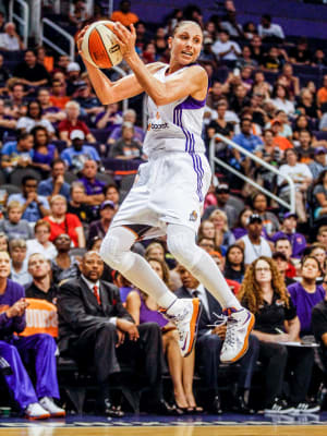 Diana Taurasi jumping with the basketball